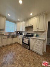 14735 Bassett St in Los Angeles, CA - Building Photo - Building Photo