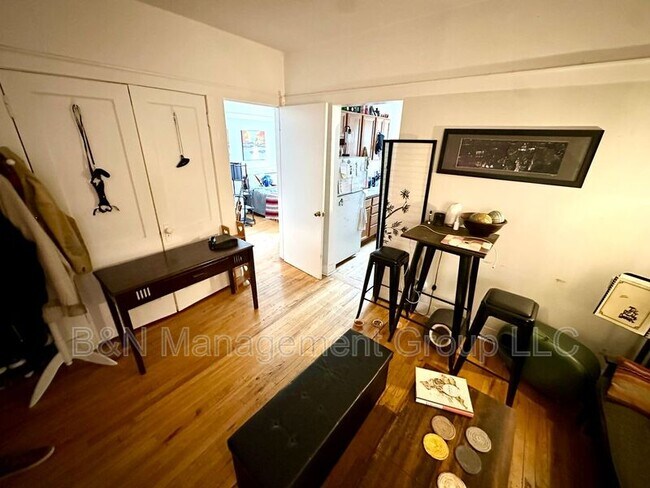 1057 W Dakin St in Chicago, IL - Building Photo - Building Photo