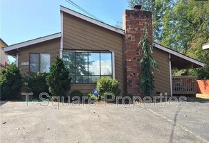 12120 E Gibson Rd in Everett, WA - Building Photo