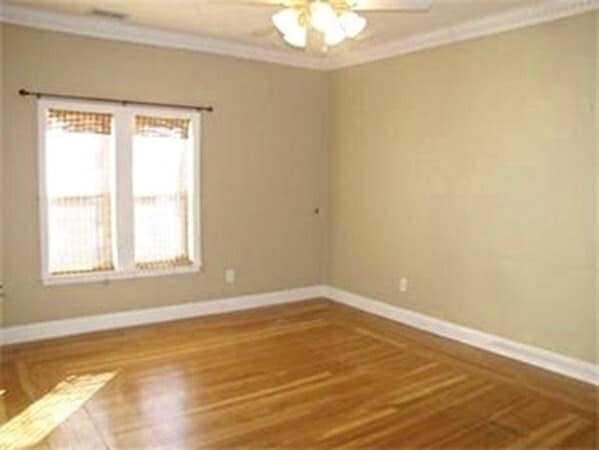 property at 606 E 6th St