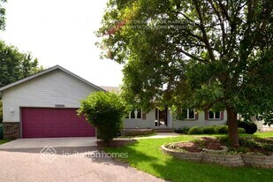 13215 Alabama Ave S in Savage, MN - Building Photo