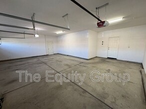 5235 W Nellis Ct in Visalia, CA - Building Photo - Building Photo