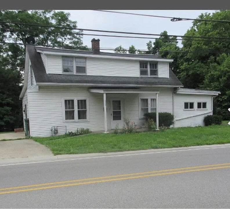 898 Ridge Ave in Greendale, IN - Building Photo
