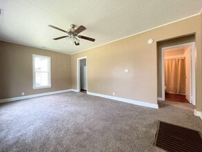 619 W 19th Ave in Hutchinson, KS - Building Photo - Building Photo