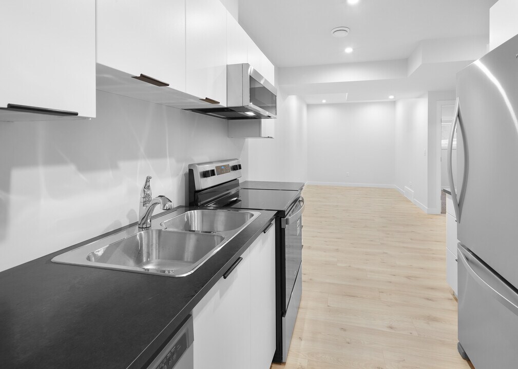 3028-3169 169 St SW in Edmonton, AB - Building Photo