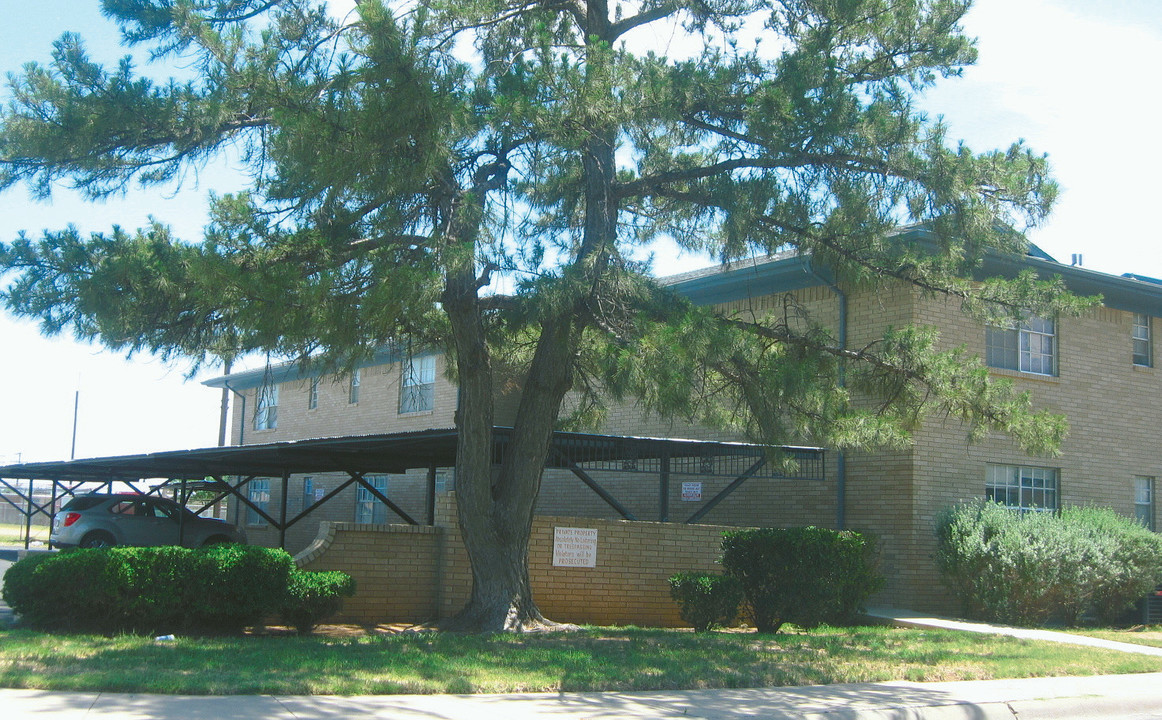 Marquee West in Odessa, TX - Building Photo