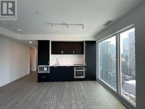 88 Queen St E in Toronto, ON - Building Photo - Building Photo