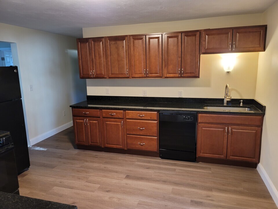 56 Elizabeth St, Unit 2 in Attleboro, MA - Building Photo