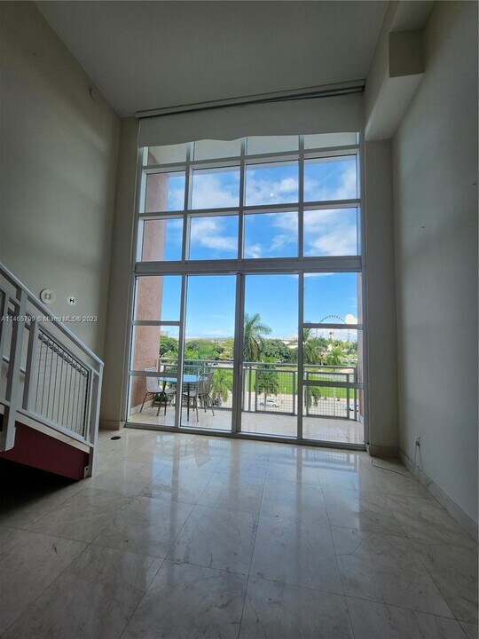 253 NE 2nd Ave, Unit NA in Miami, FL - Building Photo