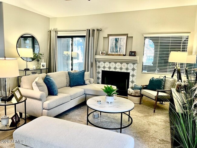 15050 N Thompson Peak Pkwy in Scottsdale, AZ - Foto de edificio - Building Photo