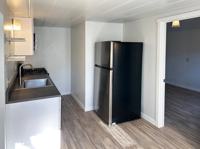 848 3rd St, Unit B in Santa Rosa, CA - Foto de edificio - Building Photo