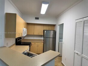 2404 Belmont Ln in North Lauderdale, FL - Foto de edificio - Building Photo