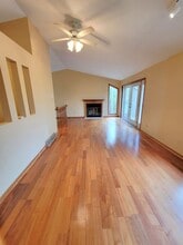 451 Hunter Hill Rd in Hudson, WI - Foto de edificio - Building Photo