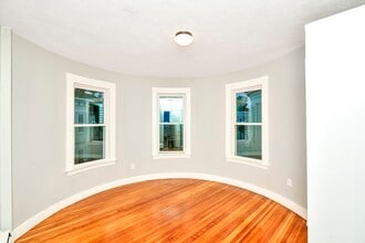 8 Sumner Sq, Unit 3 in Boston, MA - Building Photo - Building Photo