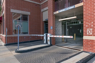 Bee Street Lofts in Charleston, SC - Foto de edificio - Building Photo