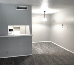 Century Plaza Apartments in Austin, TX - Foto de edificio - Building Photo