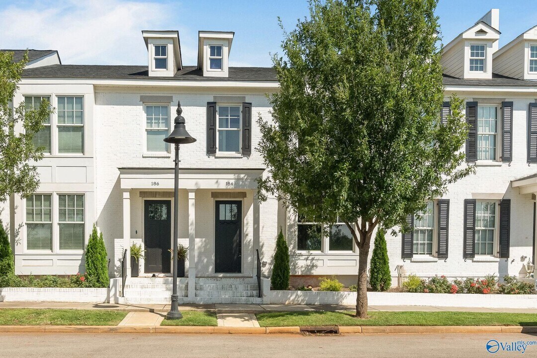 184 Kearny St in Madison, AL - Foto de edificio