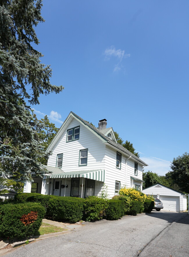 33 Lafayette St, Unit 1 in White Plains, NY - Foto de edificio - Building Photo