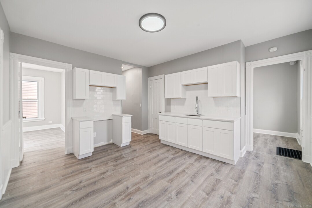 58 Derby Ave in New Haven, CT - Building Photo