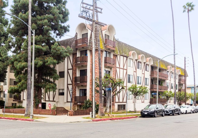 property at 1971 Rodney Dr