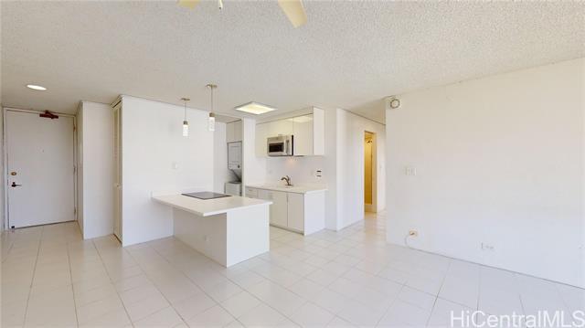 320 Lili?uokalani Ave in Honolulu, HI - Building Photo - Building Photo