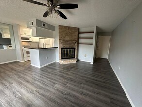 250 El Dorado Blvd in Webster, TX - Building Photo - Building Photo