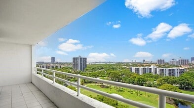20225 NE 34th Ct in Miami, FL - Building Photo - Building Photo