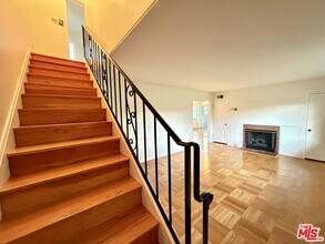 5560 Village Green in Los Angeles, CA - Building Photo - Building Photo