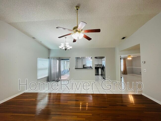 10110 Cedar Dune Dr in Tampa, FL - Building Photo - Building Photo