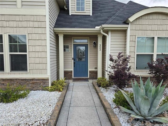 323 Nottingley Dr in Hope Mills, NC - Building Photo - Building Photo