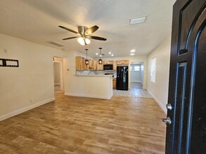 231 42nd Ave NE in St. Petersburg, FL - Building Photo - Building Photo