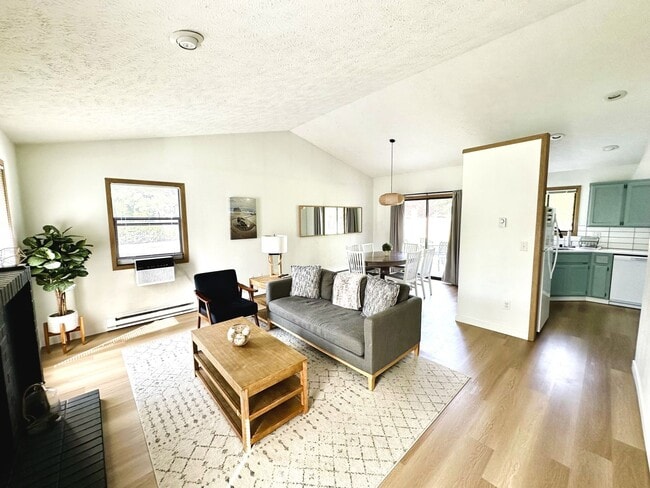 property at 5509 S Crestline St