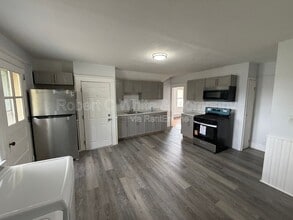 28 Hull St in Bristol, CT - Building Photo - Building Photo