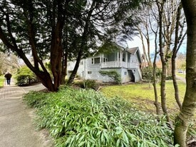 6087 Macdonald St in Vancouver, BC - Building Photo