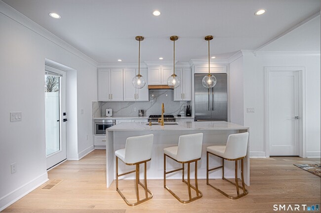 82 Josephine Evaristo Ave in Greenwich, CT - Building Photo - Building Photo