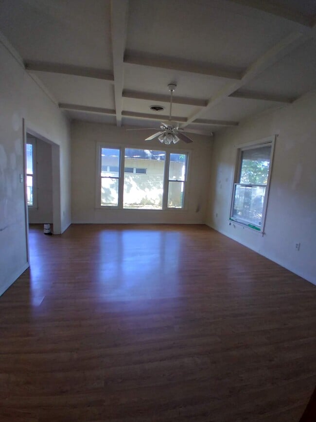 105 W Commercial St in Ozark, AR - Building Photo - Building Photo