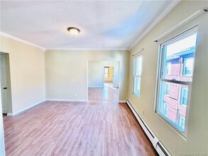 398 Park St in New Britain, CT - Building Photo - Building Photo