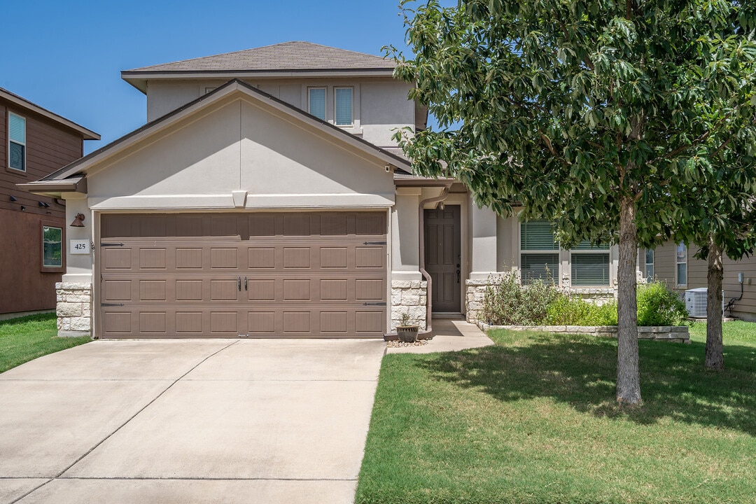 425 Drystone Trail in Liberty Hill, TX - Building Photo