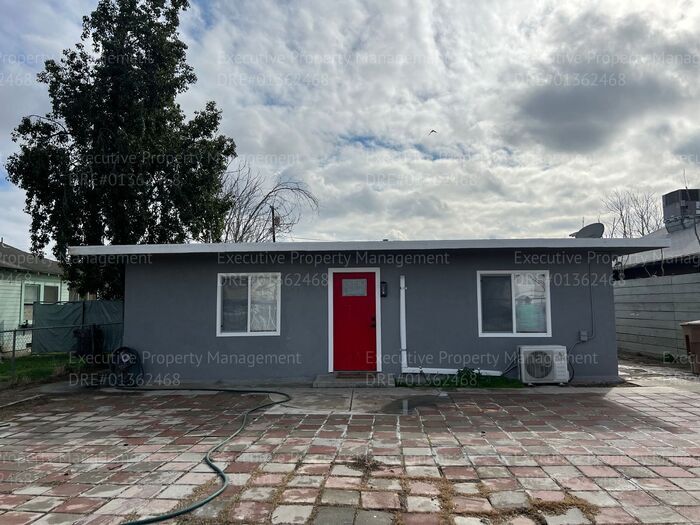 1201 1st St in Bakersfield, CA - Building Photo