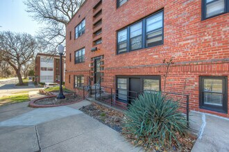 1520 E 17th St, Unit A in Tulsa, OK - Building Photo - Building Photo