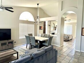 16031 S 13th Pl in Phoenix, AZ - Building Photo - Building Photo