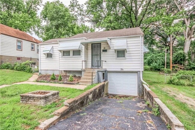 property at 10 Lamar Dr