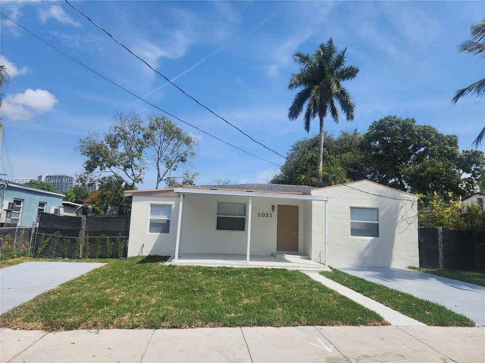1021 NW 20th Ave in Miami, FL - Building Photo