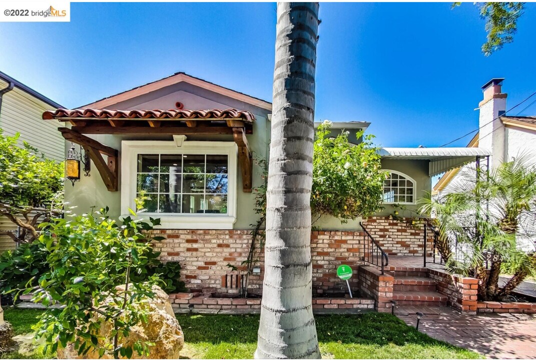 284 Garcia Ave in San Leandro, CA - Building Photo