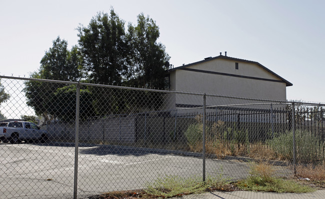 Holly Sierra Apartments in Fontana, CA - Building Photo - Building Photo