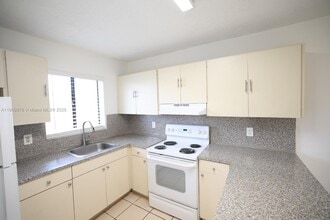 6165 W 22nd Ct in Hialeah, FL - Building Photo - Building Photo