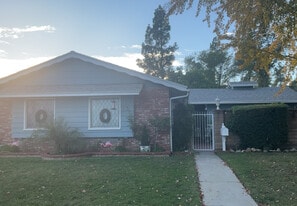 10927 Woodley Ave in Granada Hills, CA - Building Photo