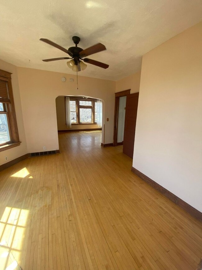 1116 N Central Ave in Duluth, MN - Building Photo - Building Photo