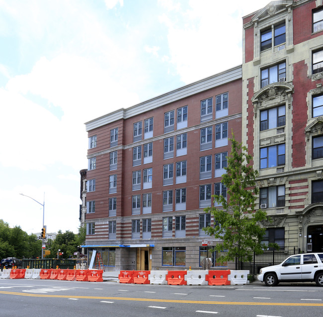 847 St. Nicholas Ave in New York, NY - Foto de edificio - Building Photo