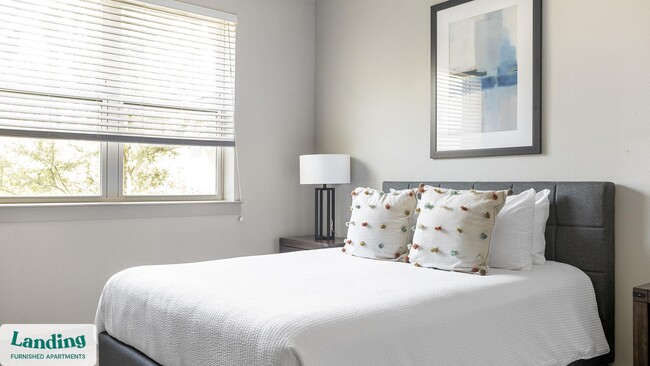 6107 E Riverside Dr in Austin, TX - Building Photo - Building Photo